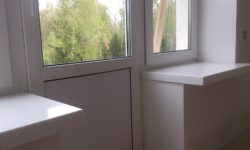 Подоконники в красивый загородный дом